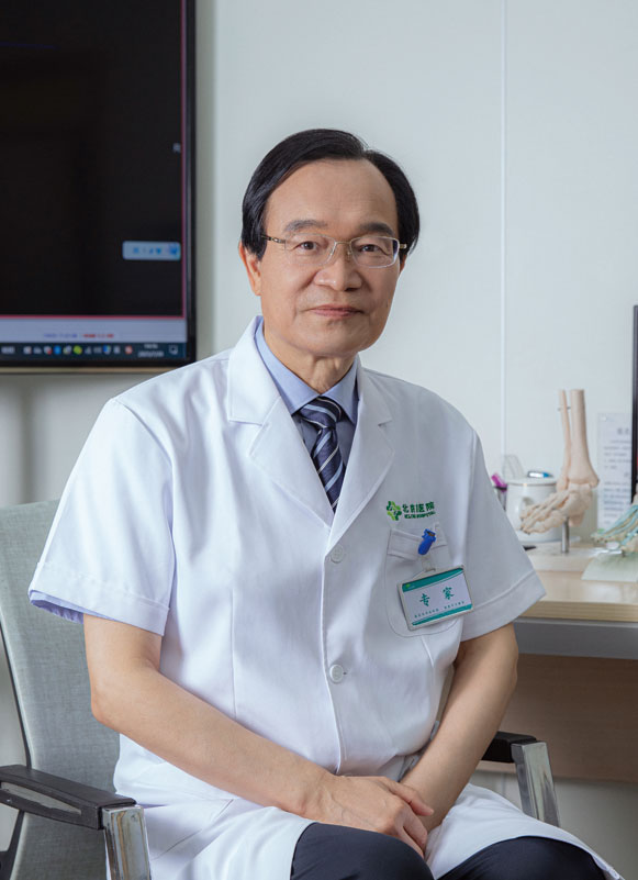 张建中 打破学科壁垒 守护足踝健康