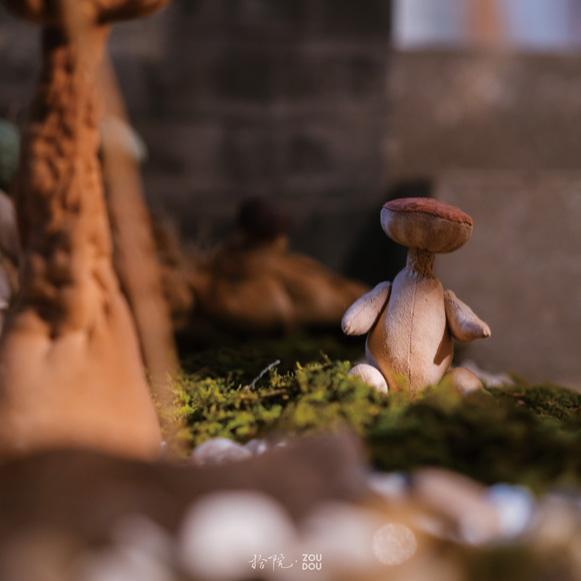 一间女性的房间， 以及房间里的多重宇宙